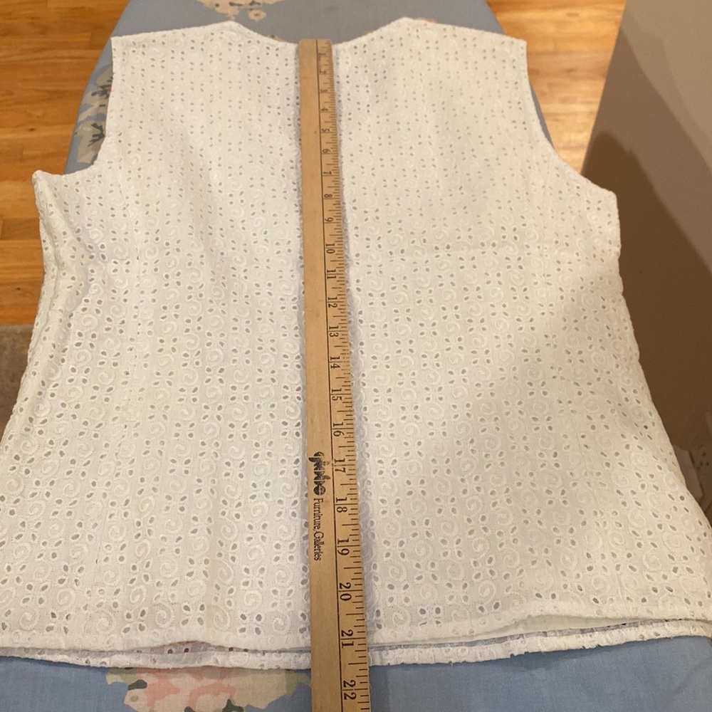 Talbots Irish Linen lined V Neck Eyelet Shell size 4 - Picture 8 of 8